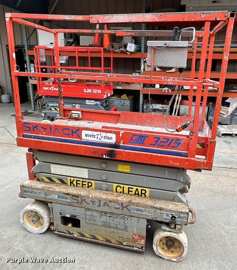 image for item DQ6803 1998 Skyjack SJIII3219 scissor lift