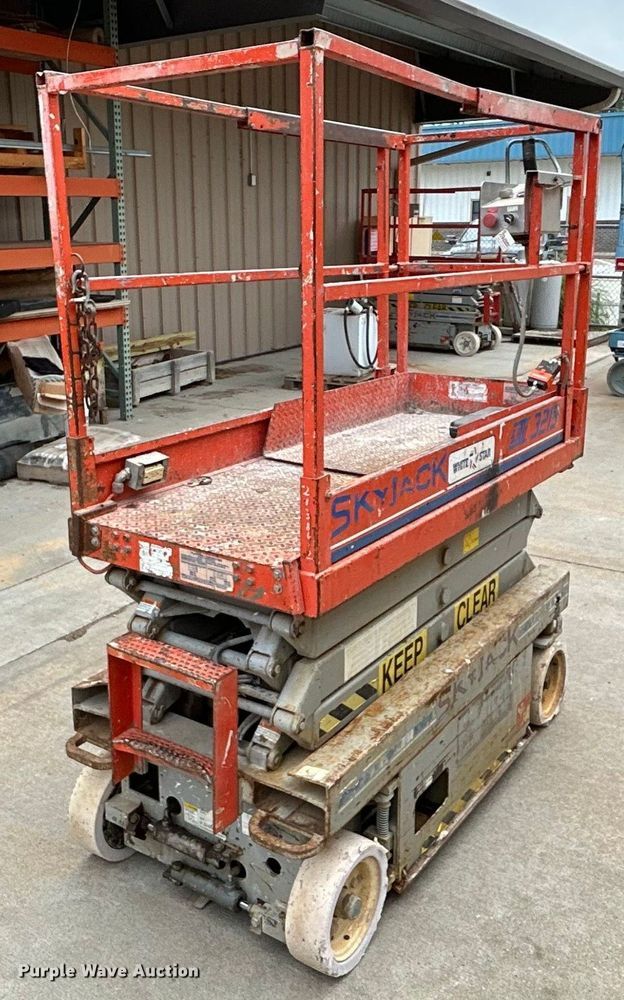 image for item DQ6803 1998 Skyjack SJIII3219 scissor lift