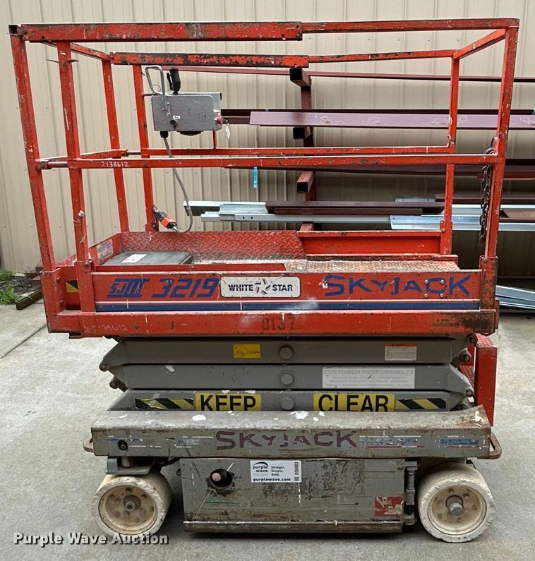 image for item DQ6803 1998 Skyjack SJIII3219 scissor lift