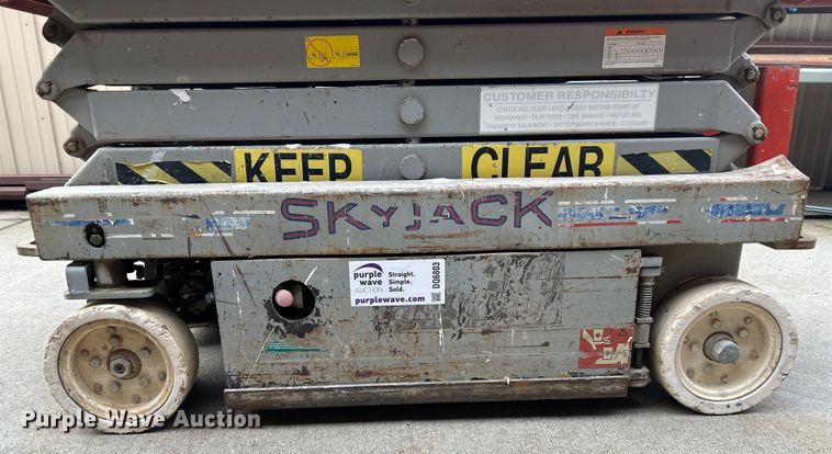 image for item DQ6803 1998 Skyjack SJIII3219 scissor lift