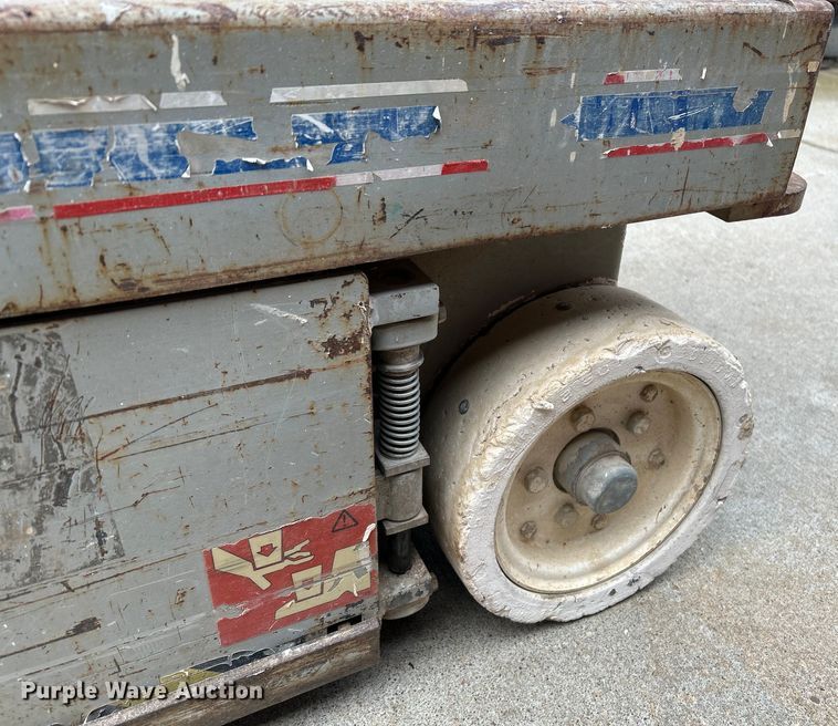 image for item DQ6803 1998 Skyjack SJIII3219 scissor lift