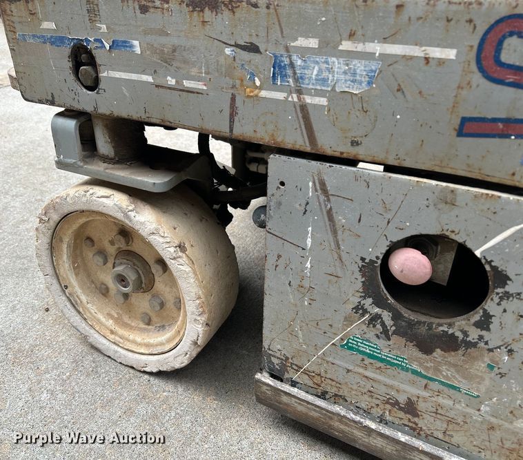 image for item DQ6803 1998 Skyjack SJIII3219 scissor lift