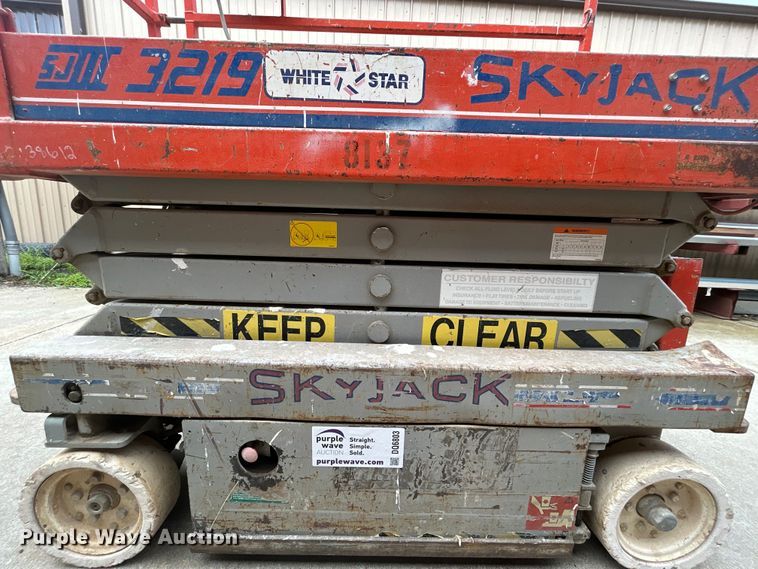 image for item DQ6803 1998 Skyjack SJIII3219 scissor lift