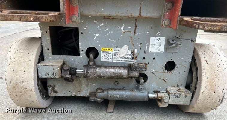 image for item DQ6803 1998 Skyjack SJIII3219 scissor lift