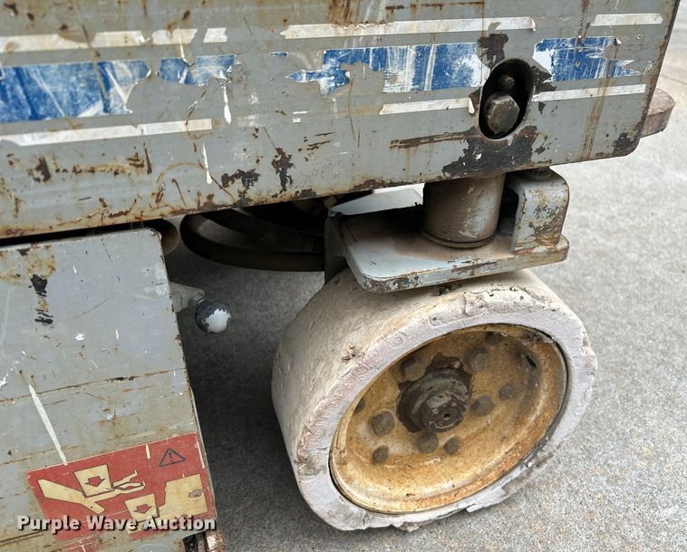 image for item DQ6803 1998 Skyjack SJIII3219 scissor lift