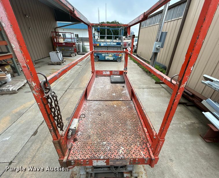 image for item DQ6803 1998 Skyjack SJIII3219 scissor lift