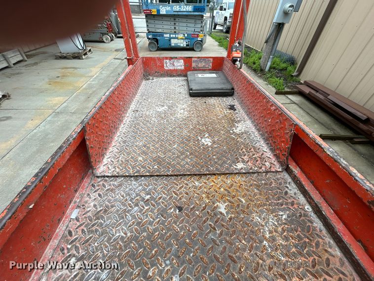image for item DQ6803 1998 Skyjack SJIII3219 scissor lift