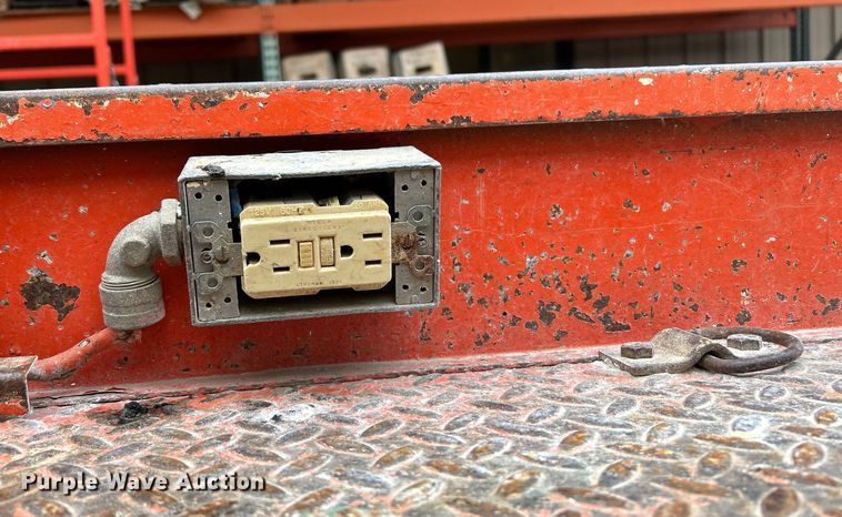 image for item DQ6803 1998 Skyjack SJIII3219 scissor lift