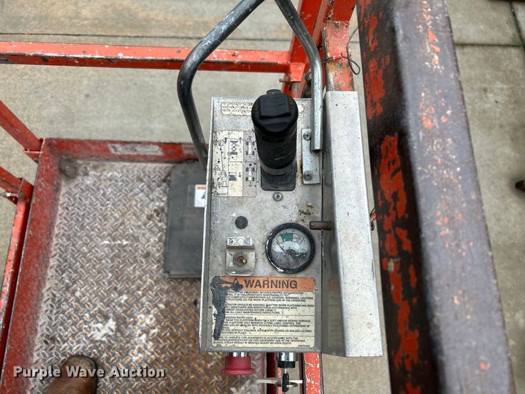image for item DQ6803 1998 Skyjack SJIII3219 scissor lift