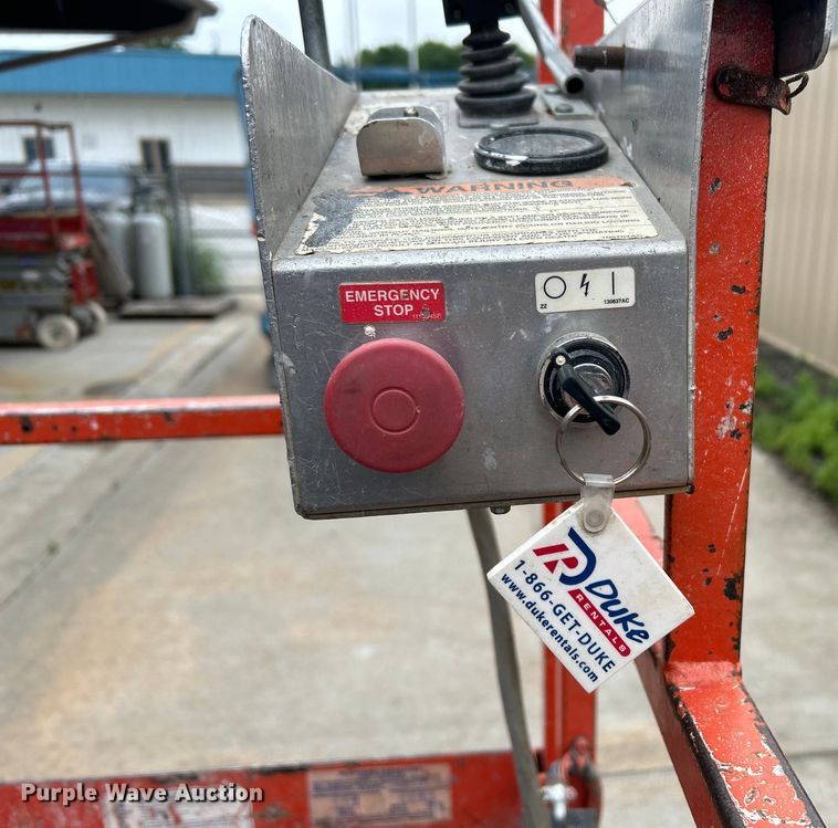image for item DQ6803 1998 Skyjack SJIII3219 scissor lift