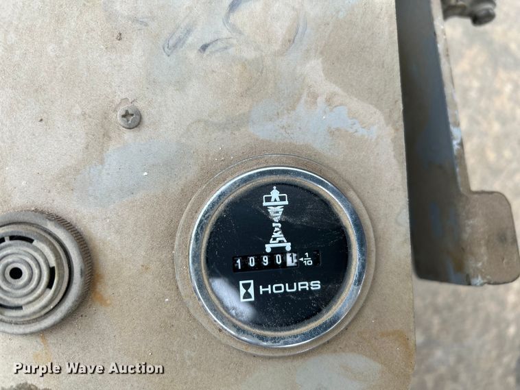 image for item DQ6803 1998 Skyjack SJIII3219 scissor lift