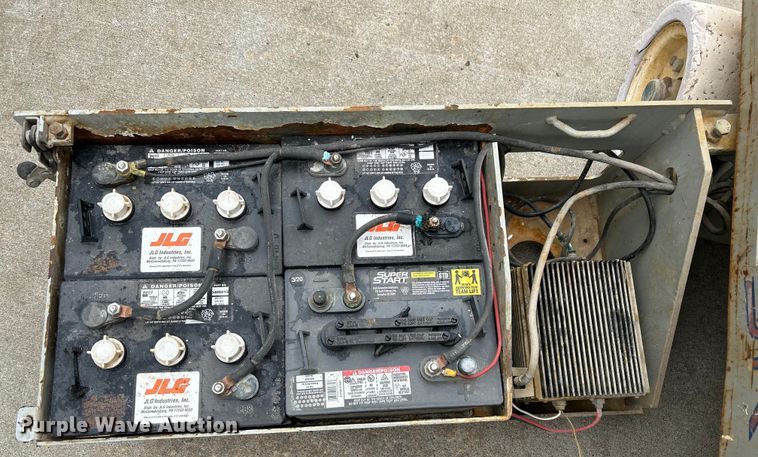 image for item DQ6803 1998 Skyjack SJIII3219 scissor lift