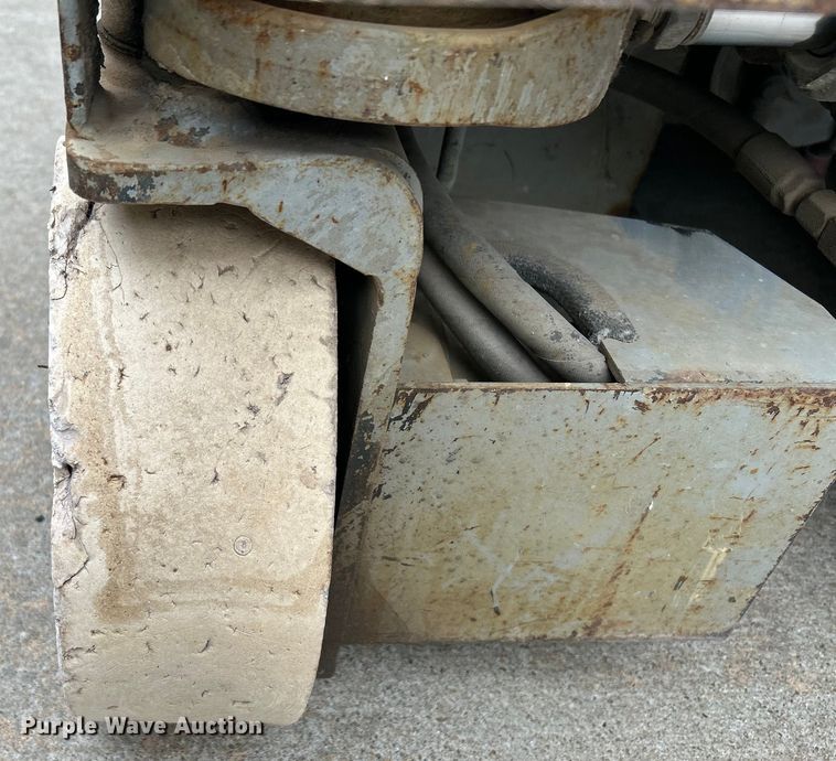 image for item DQ6803 1998 Skyjack SJIII3219 scissor lift