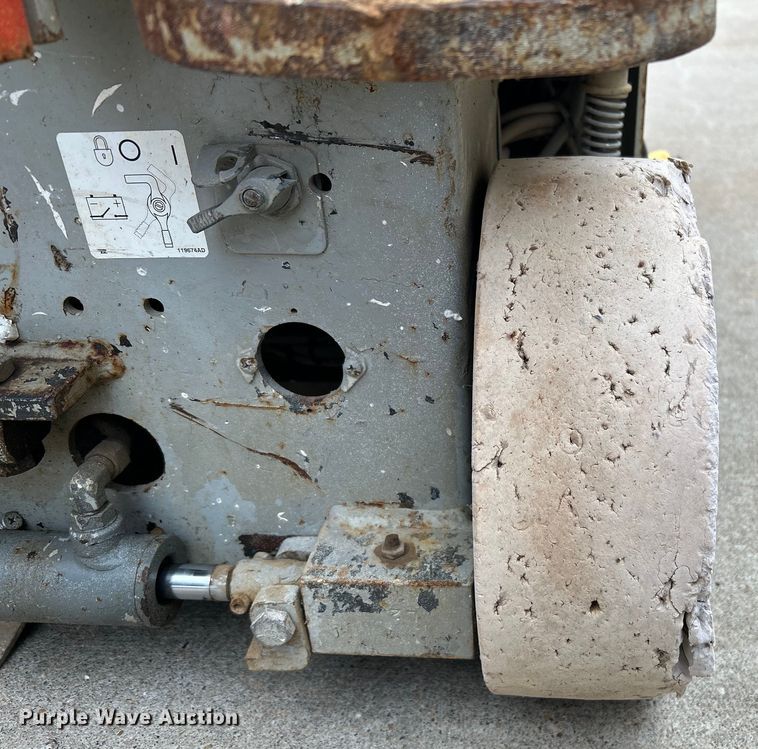 image for item DQ6803 1998 Skyjack SJIII3219 scissor lift