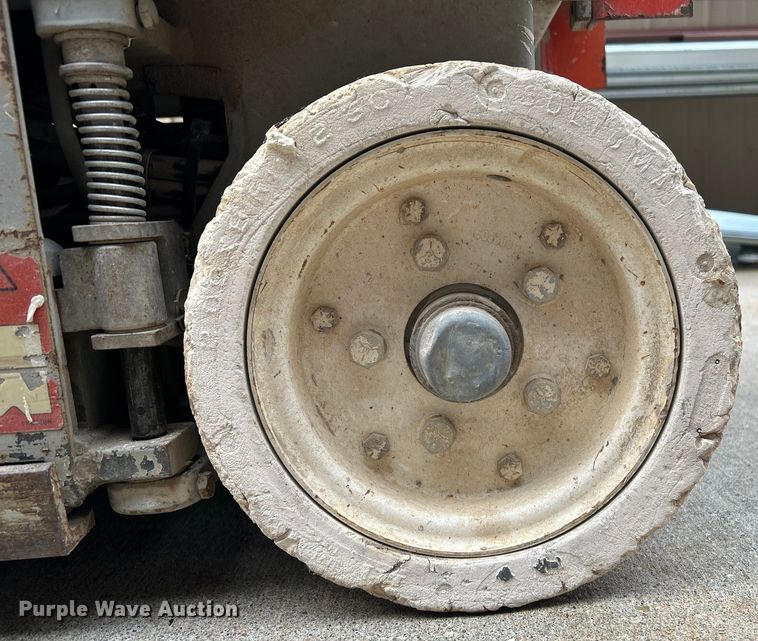 image for item DQ6803 1998 Skyjack SJIII3219 scissor lift