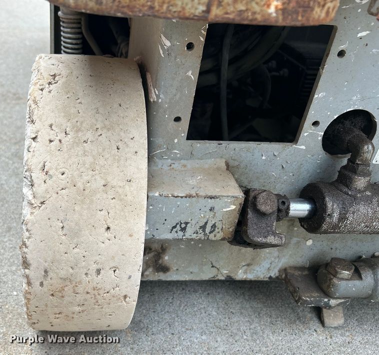 image for item DQ6803 1998 Skyjack SJIII3219 scissor lift