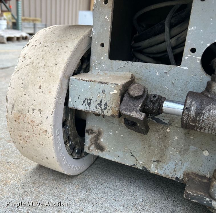 image for item DQ6803 1998 Skyjack SJIII3219 scissor lift