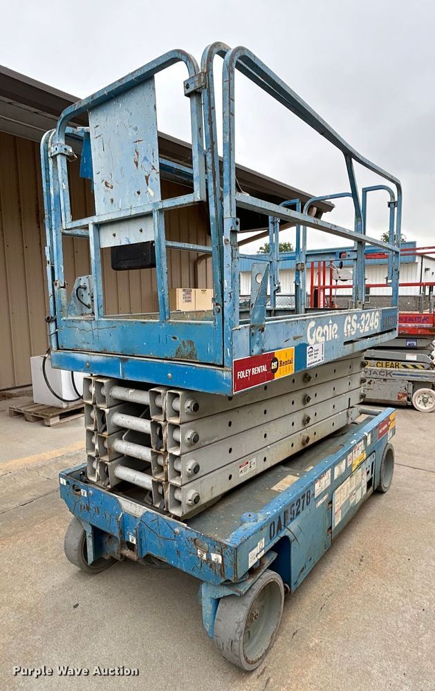 image for item DQ6804 2005 Genie GS-3246 scissor lift