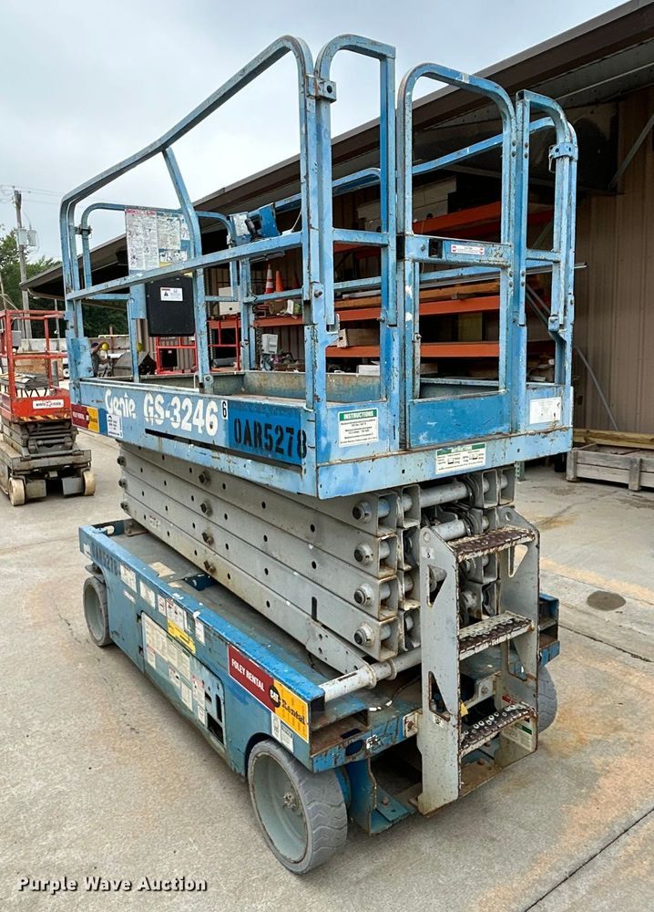 image for item DQ6804 2005 Genie GS-3246 scissor lift