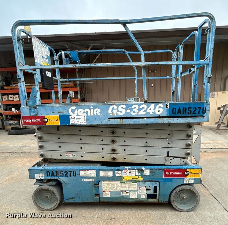 image for item DQ6804 2005 Genie GS-3246 scissor lift