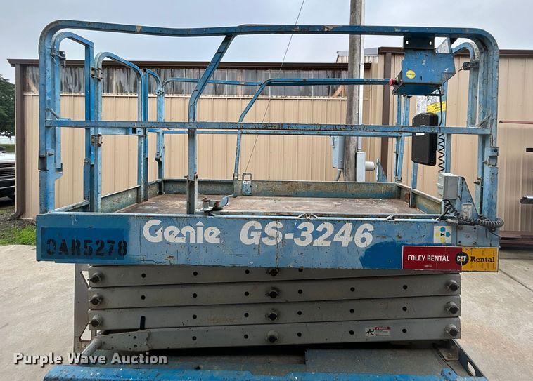 image for item DQ6804 2005 Genie GS-3246 scissor lift