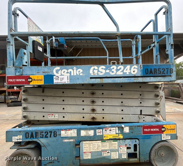 image for item DQ6804 2005 Genie GS-3246 scissor lift