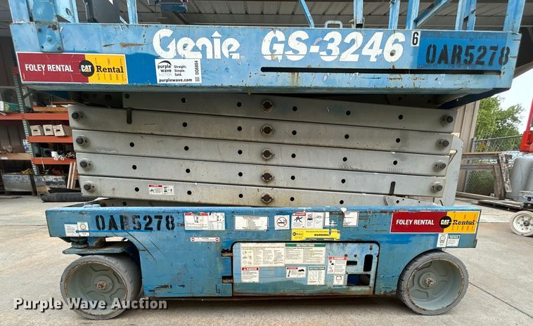 image for item DQ6804 2005 Genie GS-3246 scissor lift