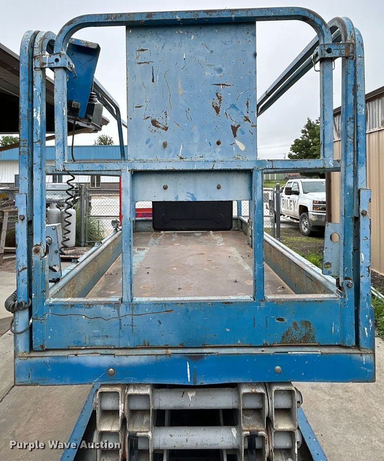 image for item DQ6804 2005 Genie GS-3246 scissor lift