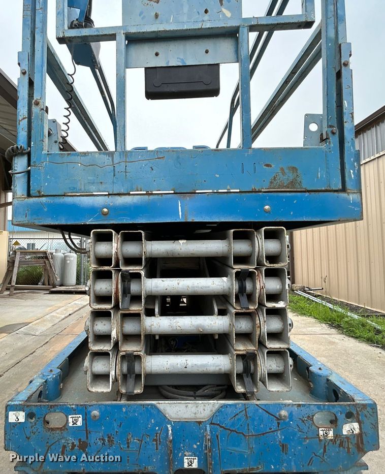 image for item DQ6804 2005 Genie GS-3246 scissor lift