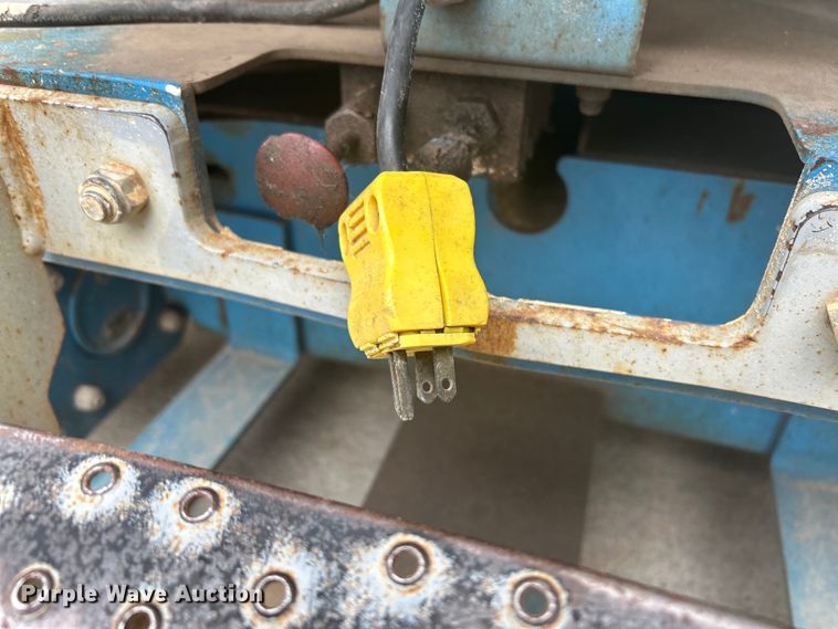 image for item DQ6804 2005 Genie GS-3246 scissor lift