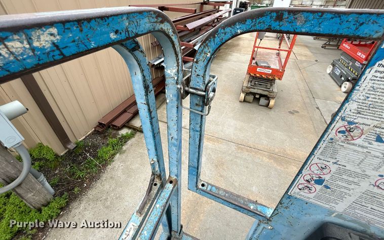 image for item DQ6804 2005 Genie GS-3246 scissor lift