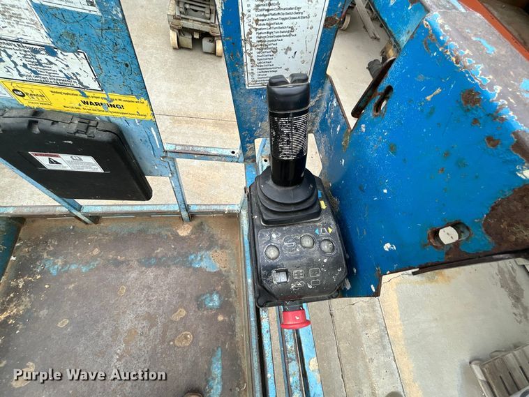 image for item DQ6804 2005 Genie GS-3246 scissor lift