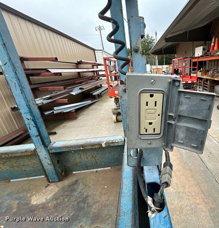 image for item DQ6804 2005 Genie GS-3246 scissor lift