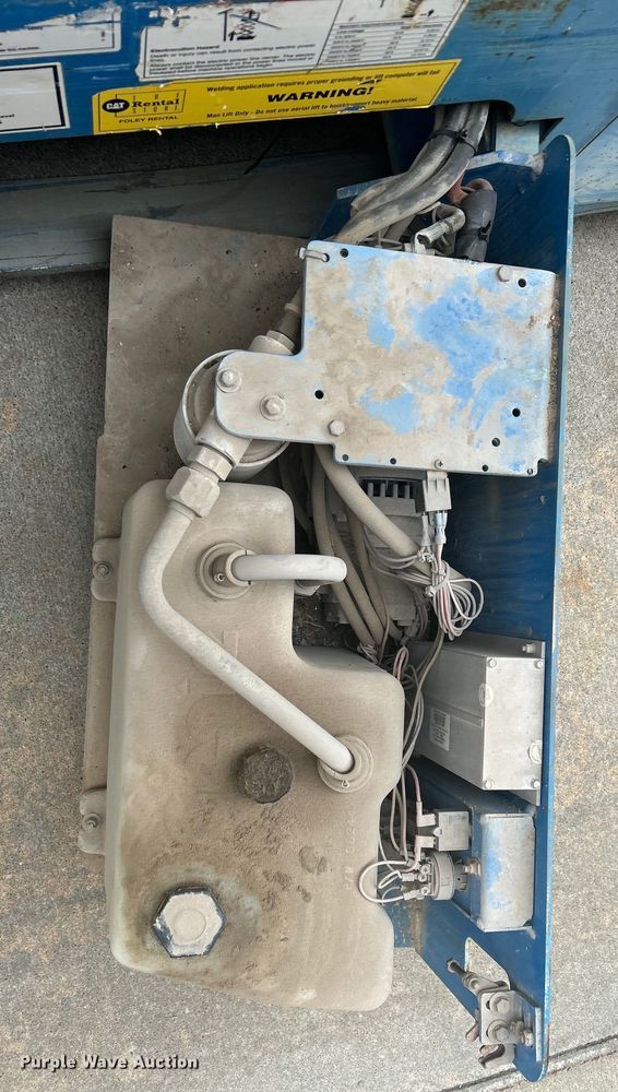 image for item DQ6804 2005 Genie GS-3246 scissor lift