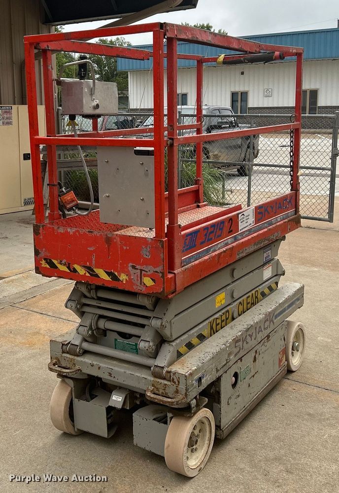 image for item DQ6805 Skyjack SJIII 3219 scissor lift