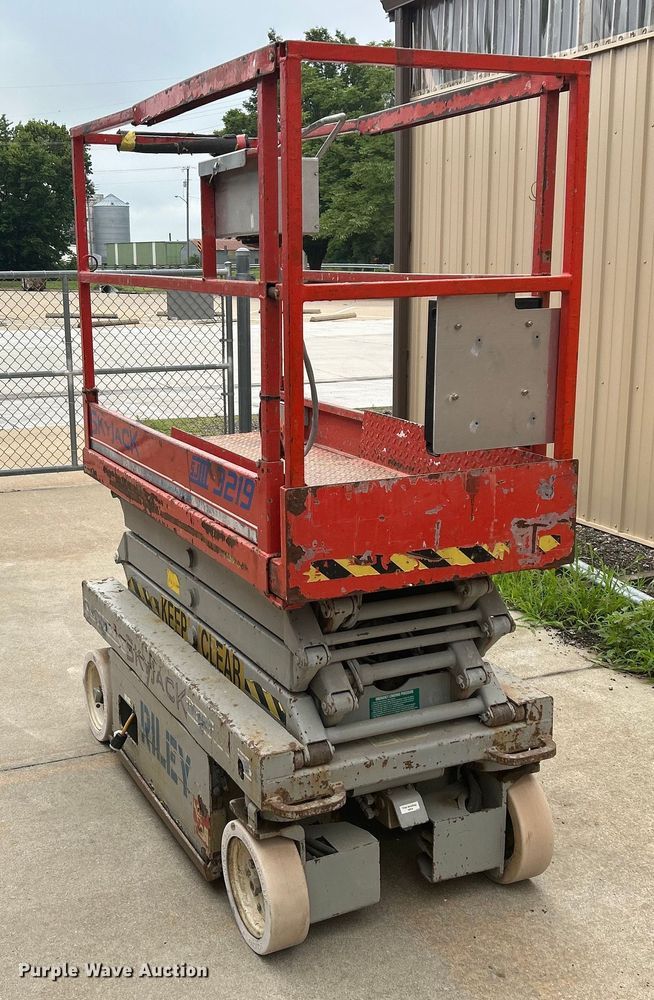 image for item DQ6805 Skyjack SJIII 3219 scissor lift