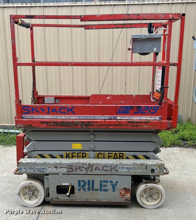 image for item DQ6805 Skyjack SJIII 3219 scissor lift