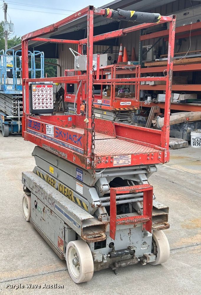 image for item DQ6805 Skyjack SJIII 3219 scissor lift