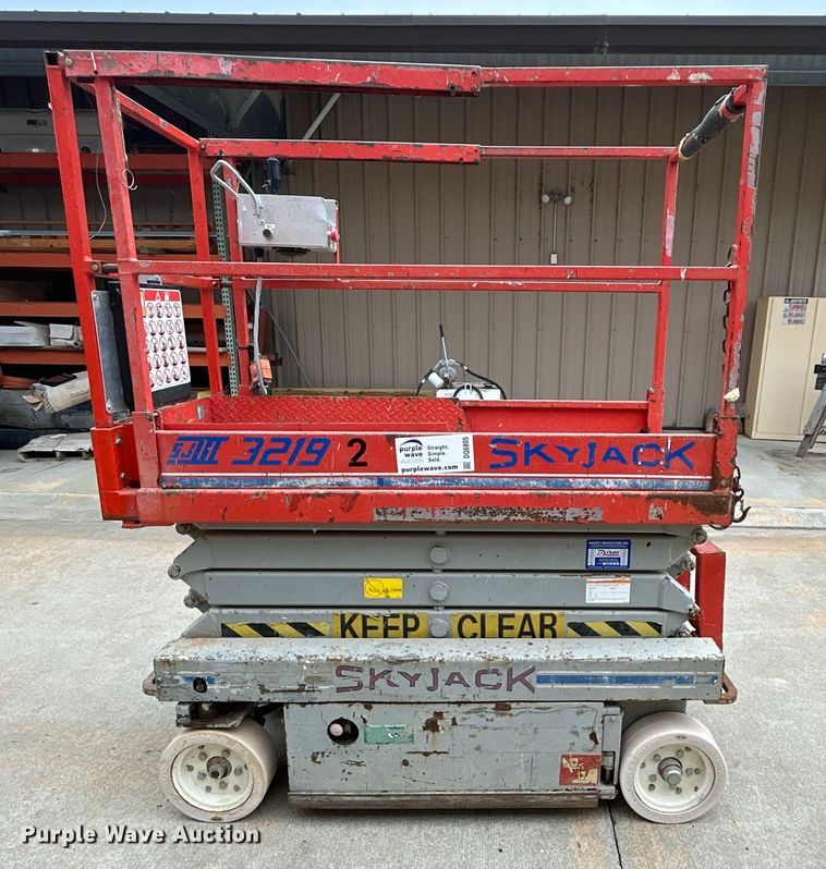 image for item DQ6805 Skyjack SJIII 3219 scissor lift
