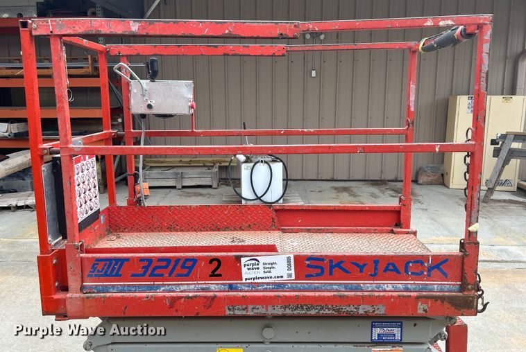 image for item DQ6805 Skyjack SJIII 3219 scissor lift