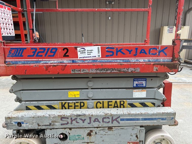 image for item DQ6805 Skyjack SJIII 3219 scissor lift