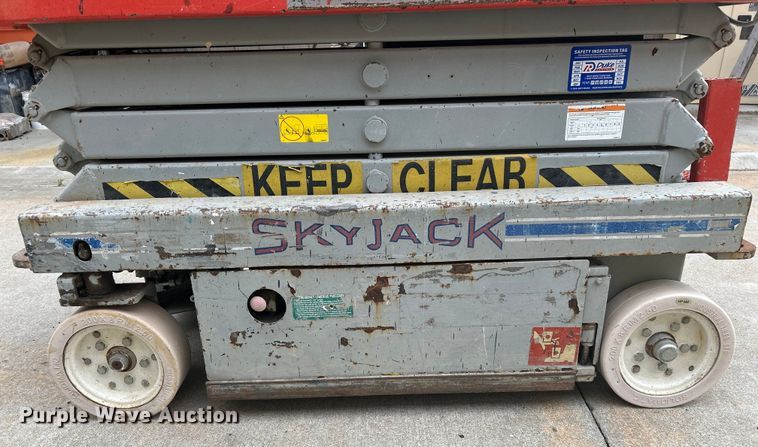image for item DQ6805 Skyjack SJIII 3219 scissor lift