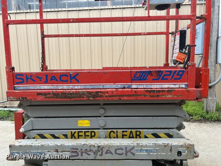 image for item DQ6805 Skyjack SJIII 3219 scissor lift