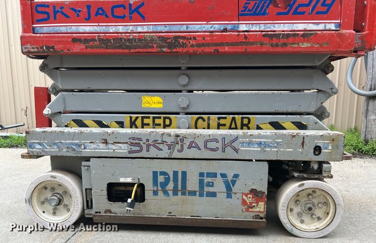 image for item DQ6805 Skyjack SJIII 3219 scissor lift