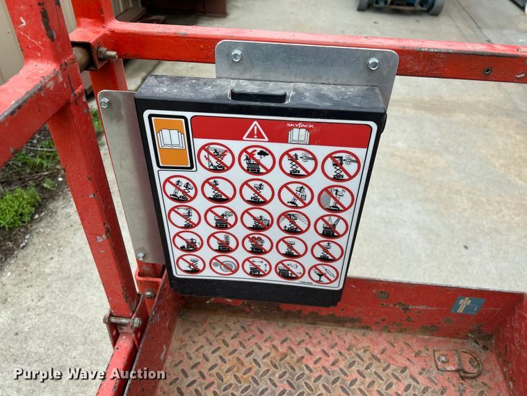 image for item DQ6805 Skyjack SJIII 3219 scissor lift