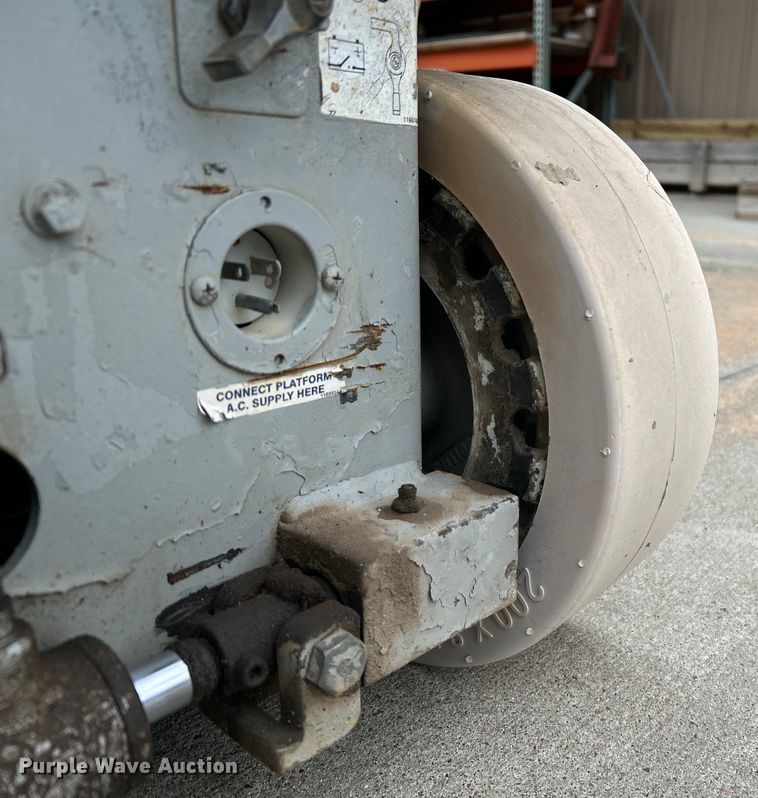 image for item DQ6805 Skyjack SJIII 3219 scissor lift