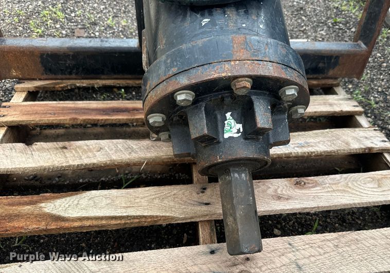 image for item DQ6807 Caterpillar  A19B skid steer auger