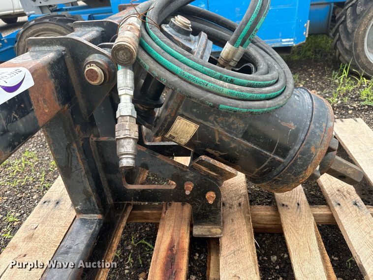 image for item DQ6807 Caterpillar  A19B skid steer auger