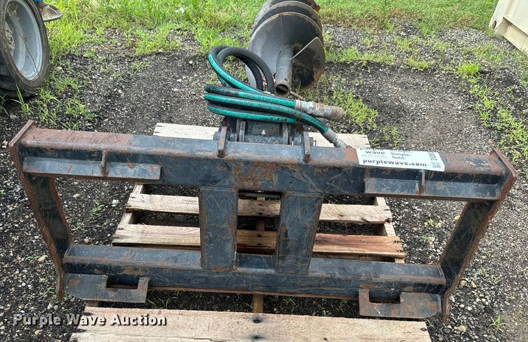 image for item DQ6807 Caterpillar  A19B skid steer auger