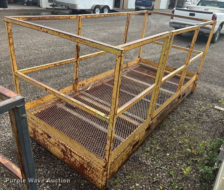 image for item DQ6808 Man basket